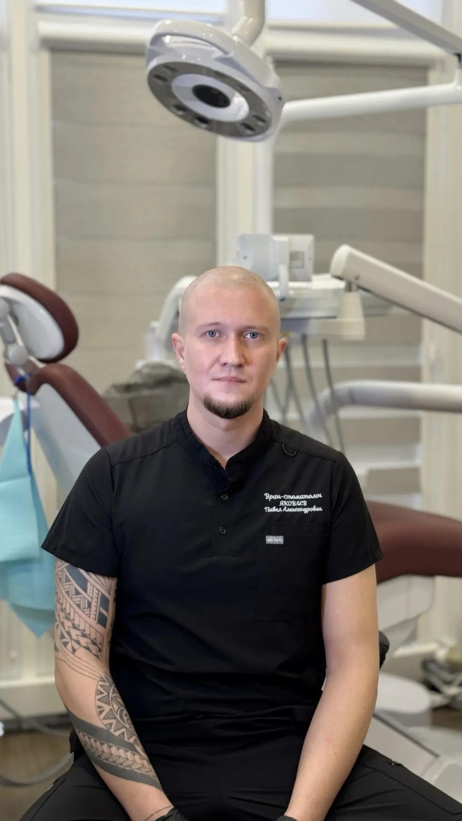 Яковлев Павел Александрович, врач-стоматолог клиники «Парус», в стоматологическом кабинете